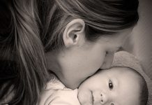 Tâm sự thắt lòng của người mẹ bỏ rơi 2 con nhỏ trên vỉa hè Sài Gòn