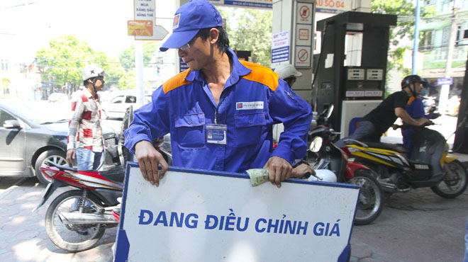 15h chiều nay, giá xăng dầu giảm mạnh nhất kể từ đầu năm 2017